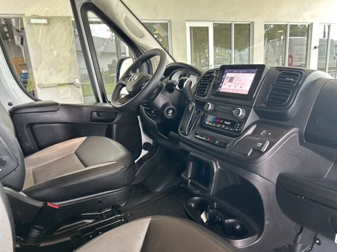 Used 2025 RAM ProMaster 2500 w/ Convenience Group FWD image 22