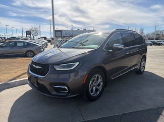 Used 2023 Chrysler Pacifica Limited video 1