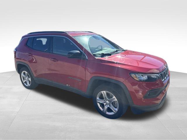 Used 2023 Jeep Compass Latitude w/ Convenience Group AWD/4WD image 4