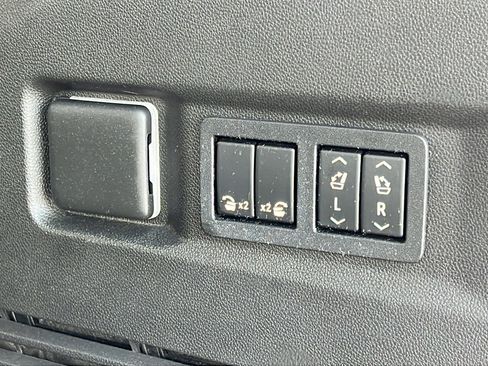 Certified 2022 GMC Yukon Denali w/ Denali Ultimate Package AWD/4WD image 13