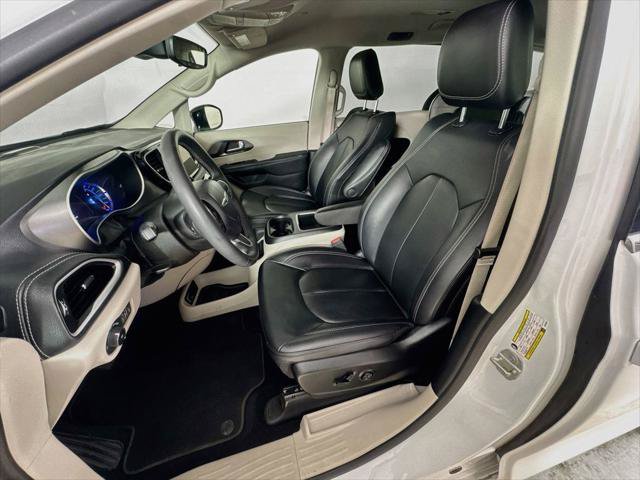 Certified 2024 Chrysler Pacifica Limited FWD image 12
