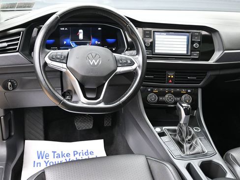 Used 2023 Volkswagen Jetta SE w/ Panoramic Sunroof Package image 31