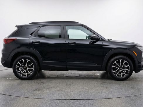 Used 2025 Chevrolet TrailBlazer LT image 11