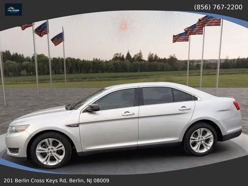 Used 2016 Ford Taurus SE FWD image 4