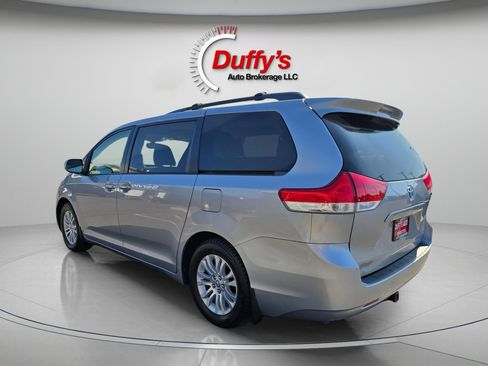 Used 2012 Toyota Sienna XLE FWD image 19