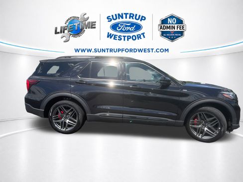 Used 2025 Ford Explorer ST-Line w/ ST-Line Street Pack AWD/4WD image 2
