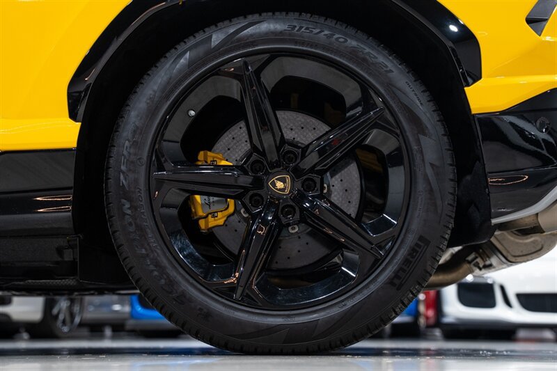 Used 2020 Lamborghini Urus AWD/4WD image 12