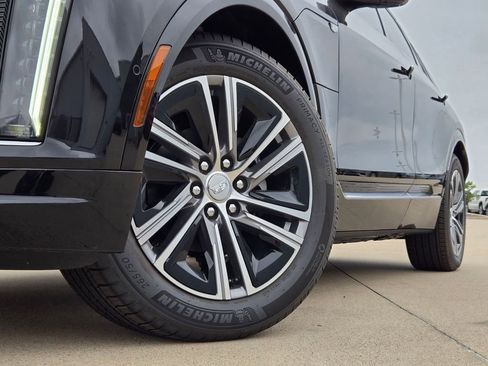 New 2026 Cadillac Lyriq Premium Luxury image 8