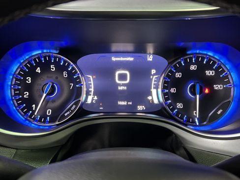 Used 2025 Chrysler Pacifica Limited image 24