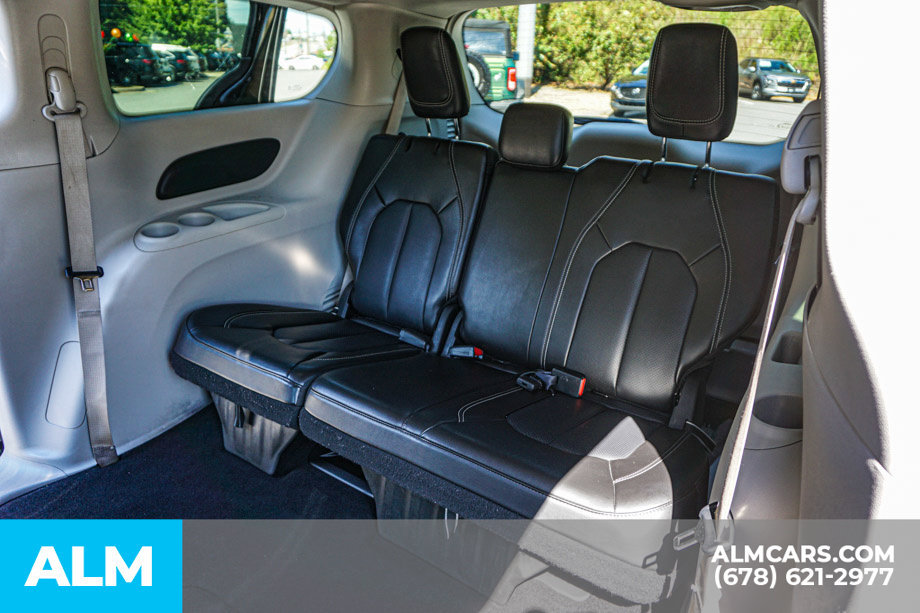 Used 2023 Chrysler Pacifica Touring-L FWD image 23