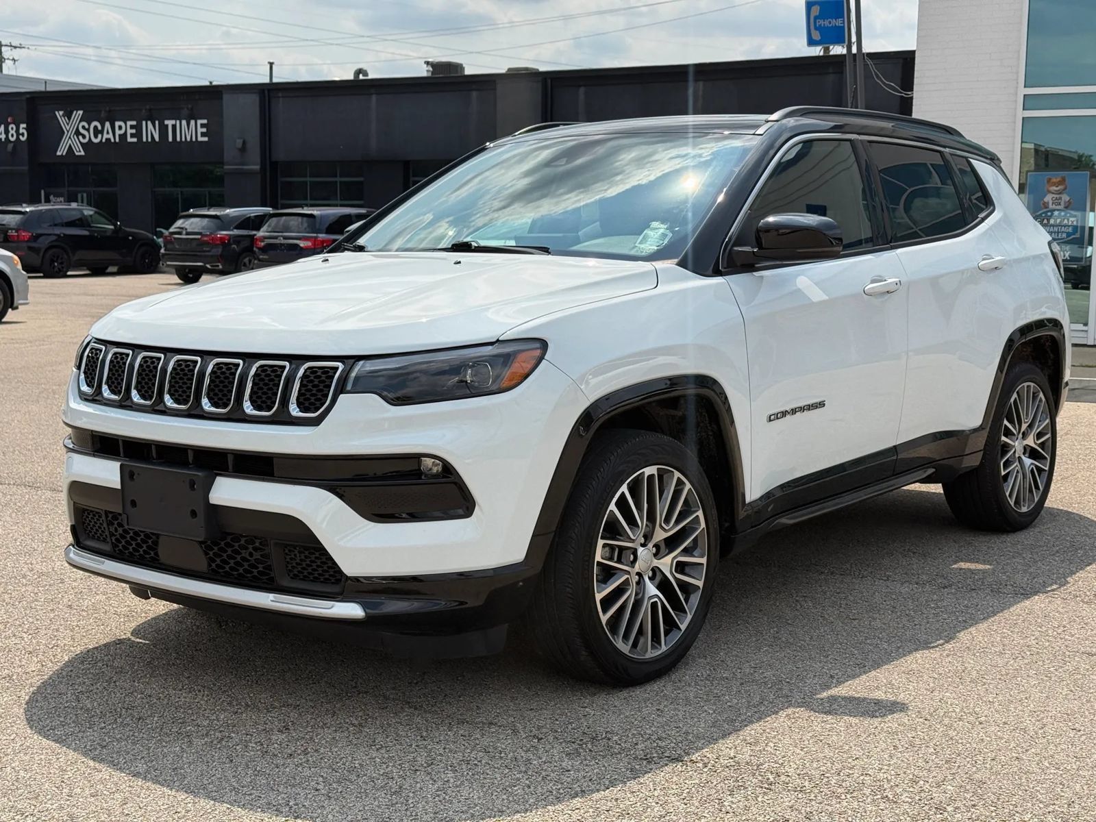 Used 2024 Jeep Compass Limited w/ Elite Group AWD/4WD image 3