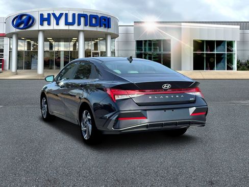 New 2026 Hyundai Elantra Limited image 5