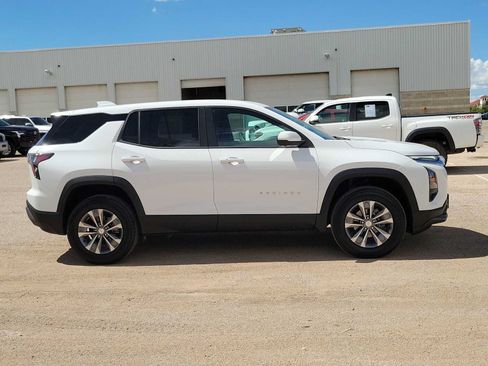 Used 2026 Chevrolet Equinox LT w/ Safety and Technology Package FWD image 9