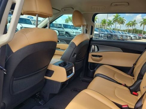 Used 2022 Kia Carnival LX FWD image 14