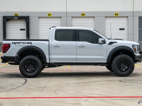 Used 2025 Ford F150 Raptor w/ Equipment Group 803A Raptor R AWD/4WD image 22