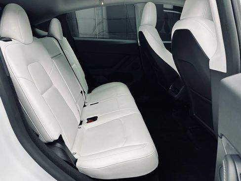 Used 2023 Tesla Model Y Long Range AWD/4WD image 21