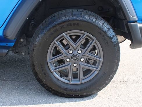 Used 2025 Jeep Wrangler Unlimited Sport AWD/4WD image 32