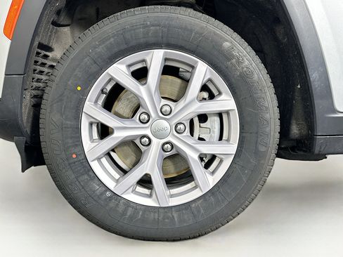 Used 2022 Jeep Grand Cherokee L Limited AWD/4WD image 11