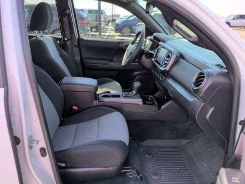 Used 2023 Toyota Tacoma TRD Off-Road w/ Technology Package AWD/4WD image 14