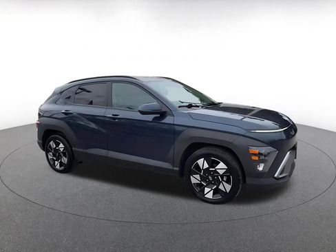 Used 2025 Hyundai Kona SEL image 2