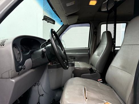 Used 1999 Ford E-250 and Econoline 250 Commercial image 13