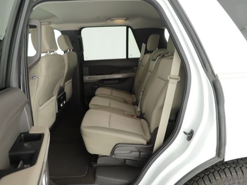 Used 2020 Ford Expedition XLT image 8