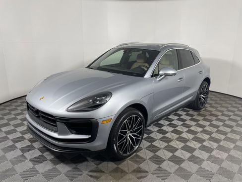 Used 2025 Porsche Macan image 11