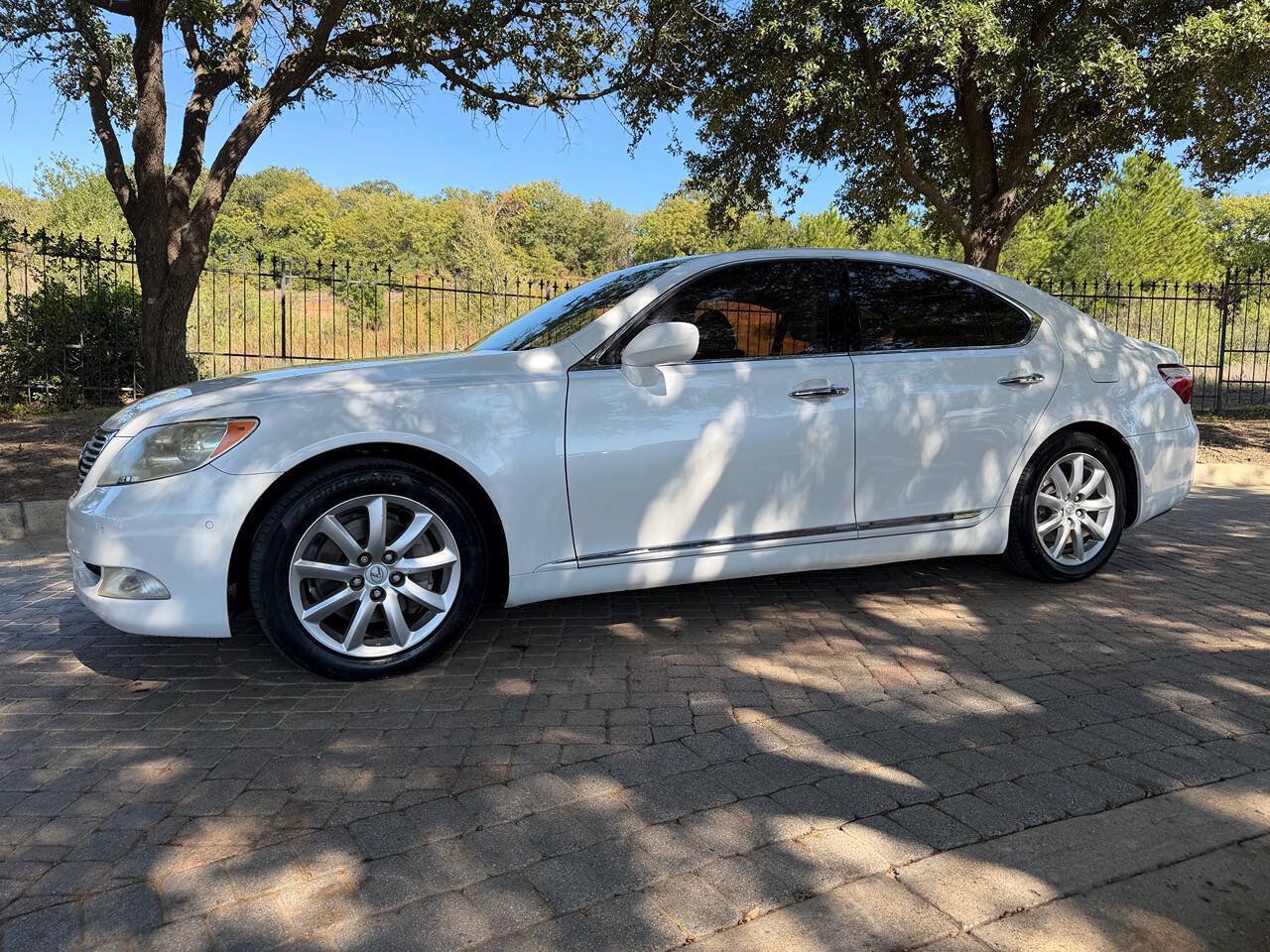 Used 2009 Lexus LS 460 w/ Comfort Pkg RWD image 8