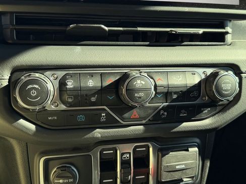 Certified 2025 Jeep Wrangler Unlimited Sahara w/ Safety Group image 26