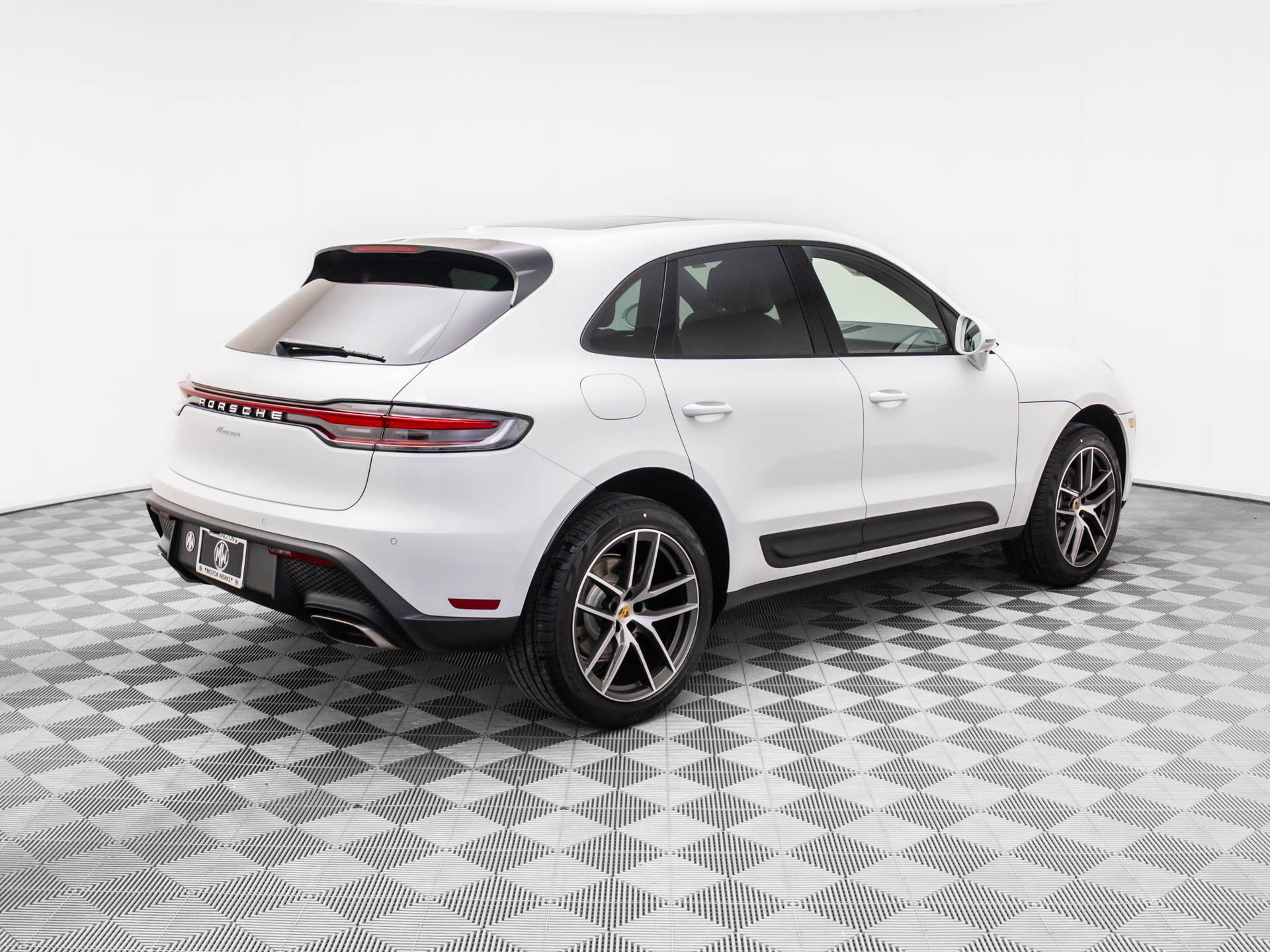 Certified 2026 Porsche Macan AWD/4WD image 8