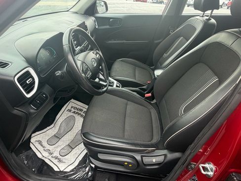Used 2024 Hyundai Venue Limited FWD image 25