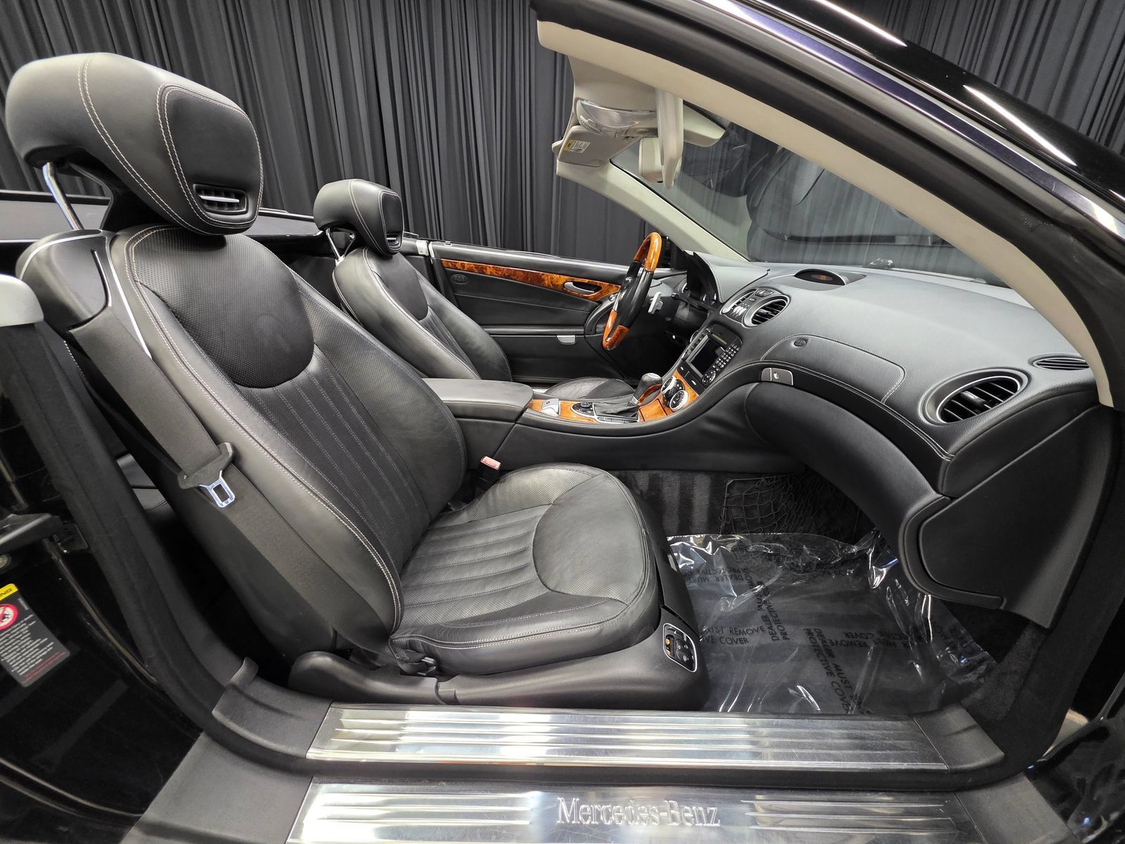 Used 2011 Mercedes-Benz SL 550 image 2