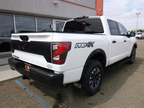 Used 2024 Nissan Titan PRO-4X w/ Pro-4x Convenience Package image 3