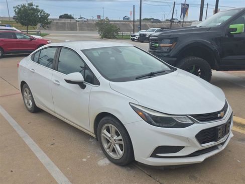 Used 2017 Chevrolet Cruze LT w/ Convenience Package FWD image 8