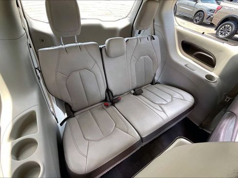 Certified 2019 Chrysler Pacifica Touring-L Plus FWD image 37