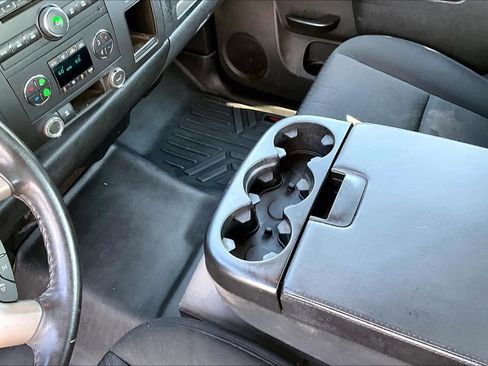 Used 2010 Chevrolet Silverado 2500 LT w/ Interior Plus Package AWD/4WD image 16