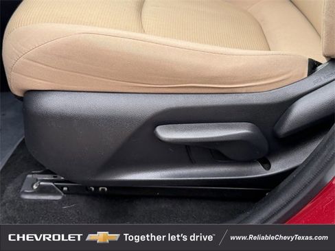 Used 2022 Toyota RAV4 LE image 27