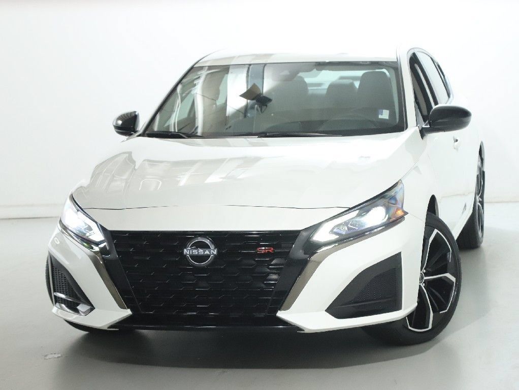 Certified 2025 Nissan Altima 2.5 SR AWD/4WD image 3