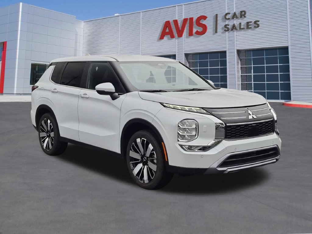 Used 2025 Mitsubishi Outlander SE AWD/4WD image 3