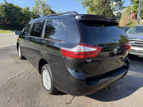 Used 2017 Toyota Sienna XLE w/ XLE Navigation Package FWD image 5