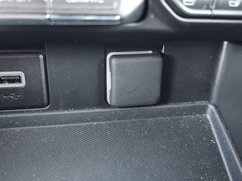 Used 2024 GMC Yukon SLT image 25