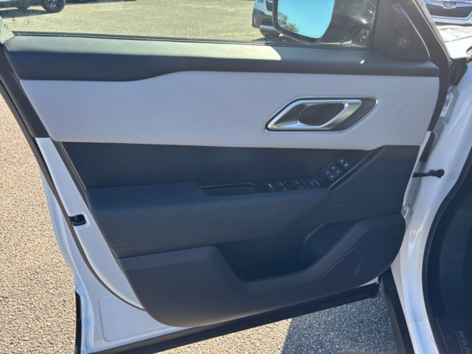 New 2026 Land Rover Range Rover Velar Dynamic SE AWD/4WD image 21