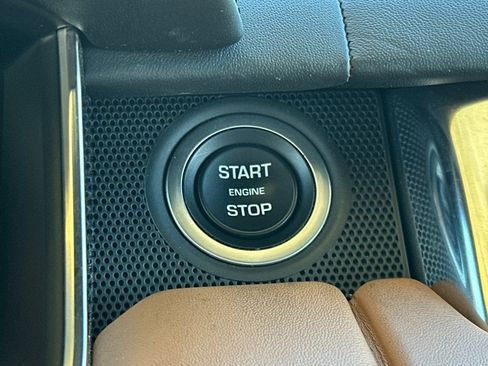 Used 2022 Land Rover Range Rover Sport SVR image 28