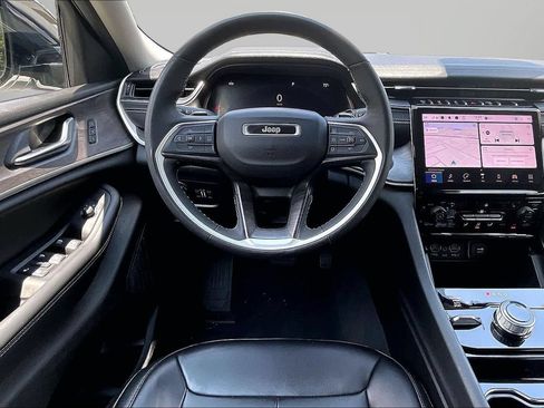 Used 2023 Jeep Grand Cherokee L Limited AWD/4WD image 11