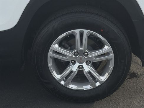 Used 2024 GMC Terrain SLE image 31