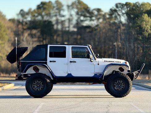 Used 2015 Jeep Wrangler Unlimited Rubicon image 11