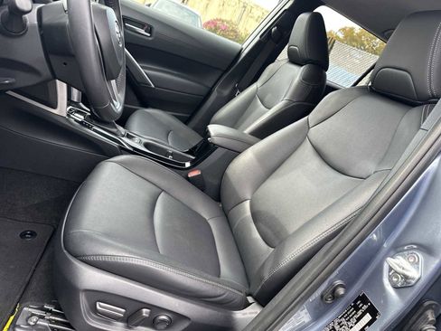 Used 2024 Toyota Corolla Cross XLE image 9