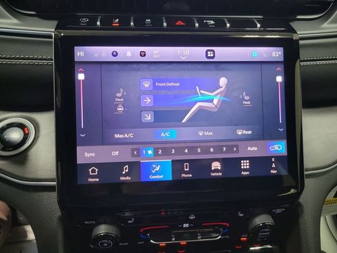 New 2025 Jeep Grand Cherokee Limited w/ Black Appearance Package image 21