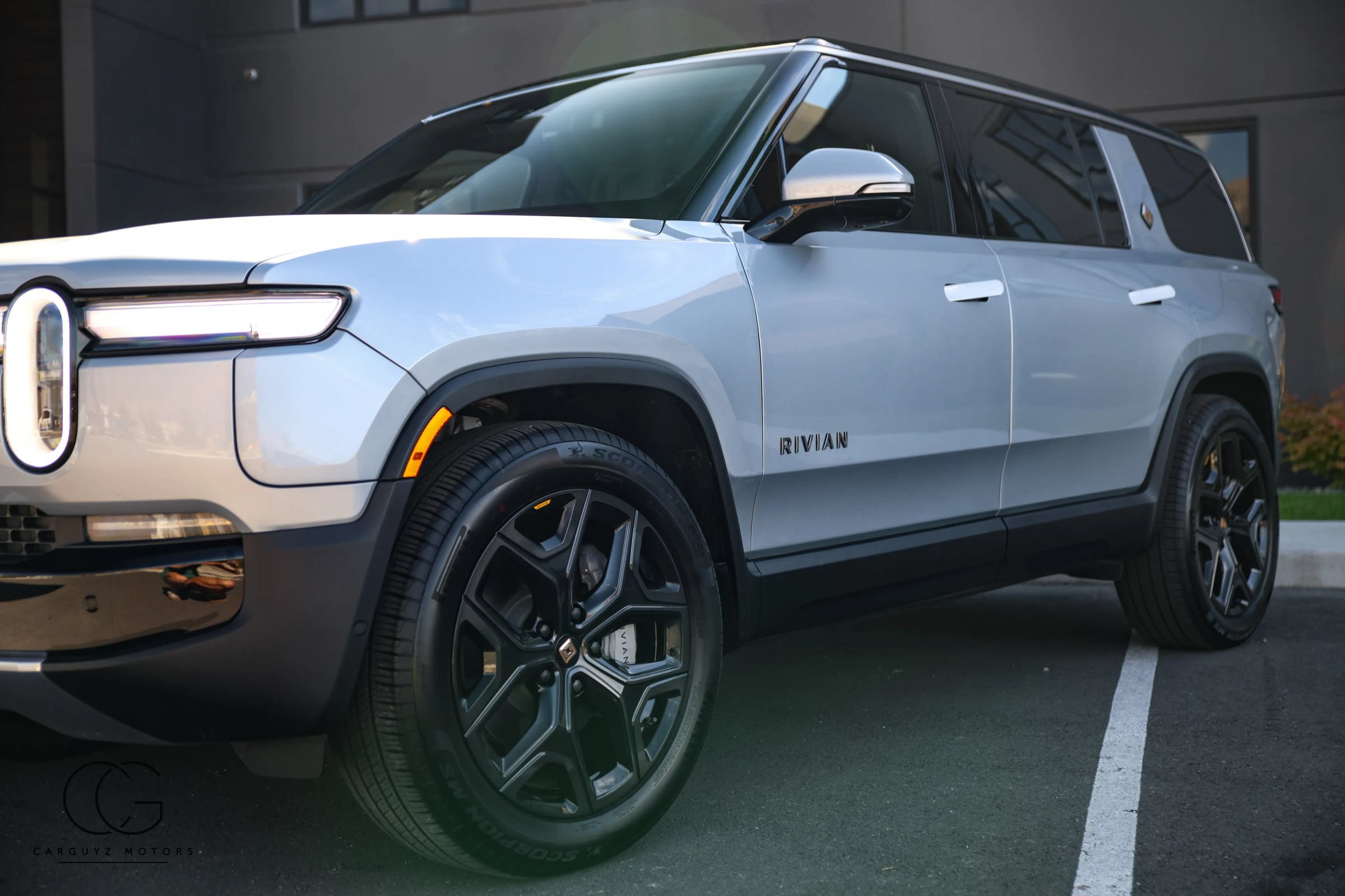 Used 2026 Rivian R1S Adventure Dual AWD/4WD image 5