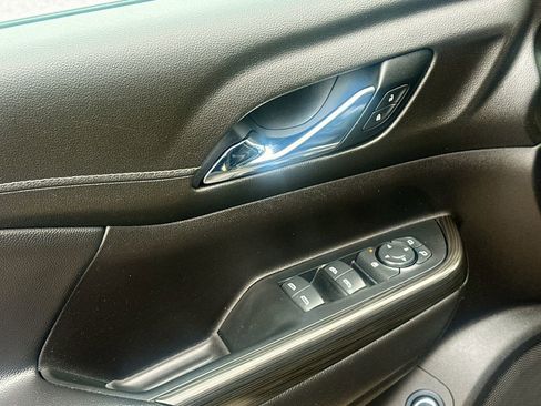 Used 2022 GMC Acadia SLT image 18